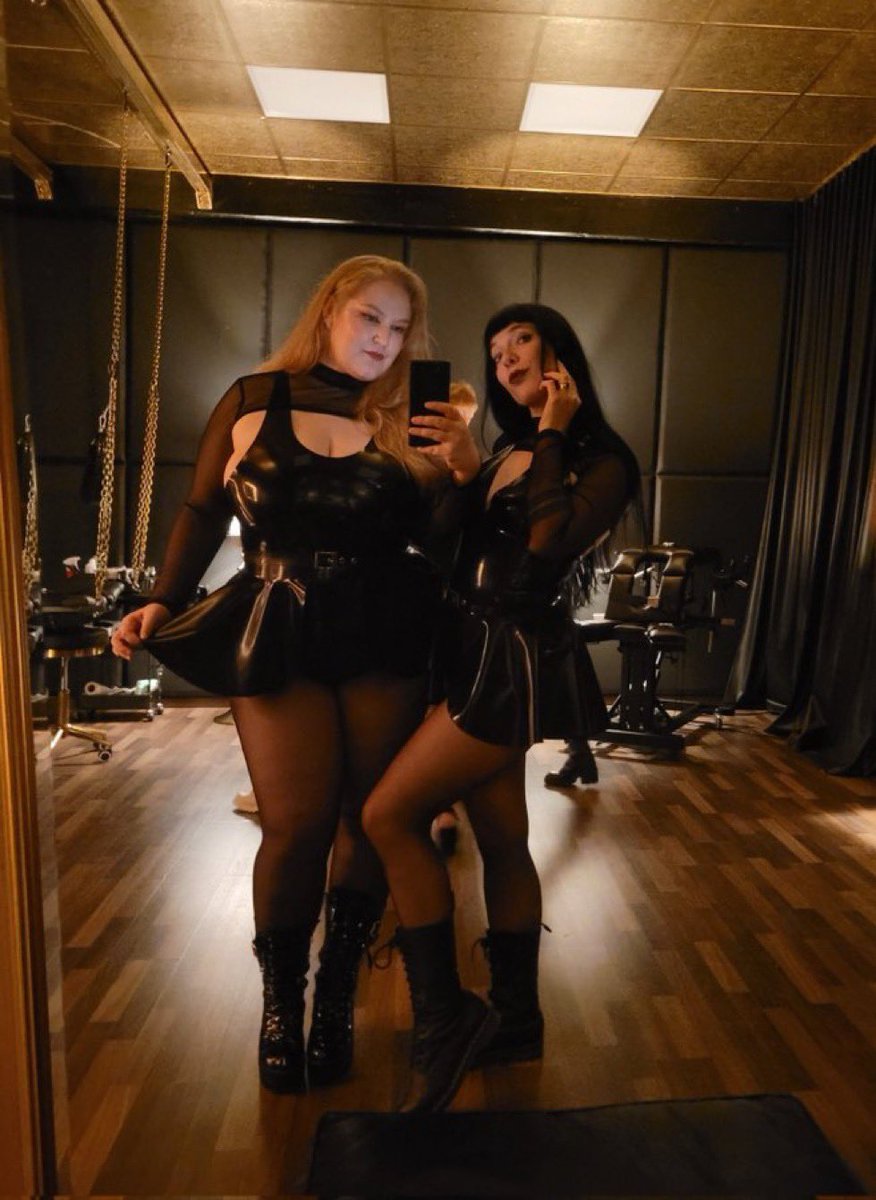 Kel0475's tweet photo. Today weekend party is awesome 🤩 with mistress ketty wish you are slutty dog slave lover ready to served two mistress at the same time at the party today 
Signal:@mommydripping.33
Telegram :@mommy_v_6 https://t.co/EyIWkqVMaI