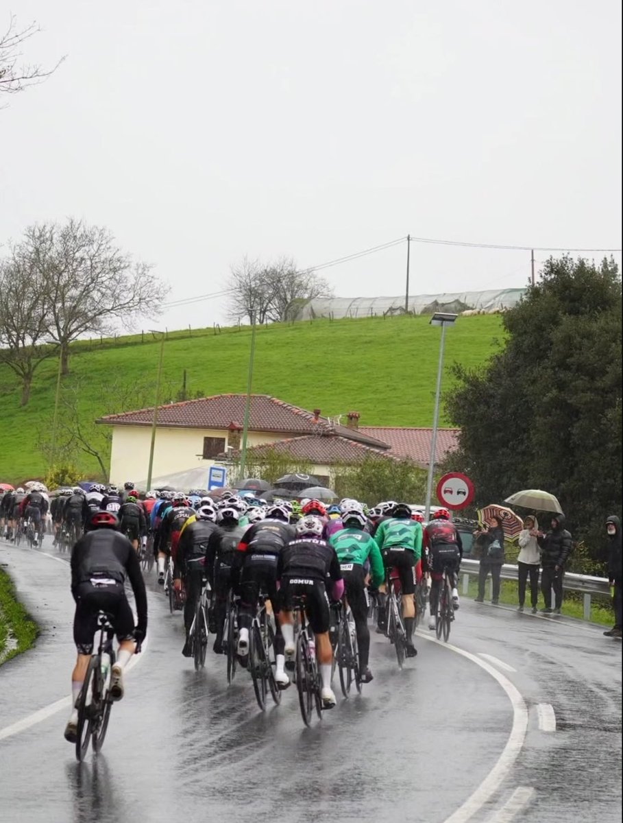 Anderd93's tweet photo. San Gregorio saria-Berriatua ✅

🌧️ Euritan dantzan Bizkaiko errepidetan zehar https://t.co/F2S8lxkRMm
