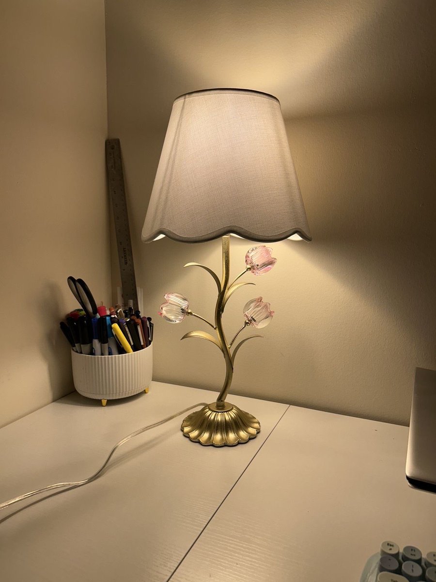 Kızlar şu gece lambasına bakın