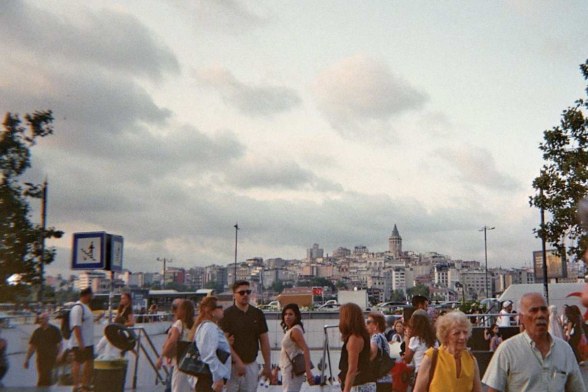 bbeyza78's tweet photo. eminönü, aug'25 https://t.co/5l4YIwWySN