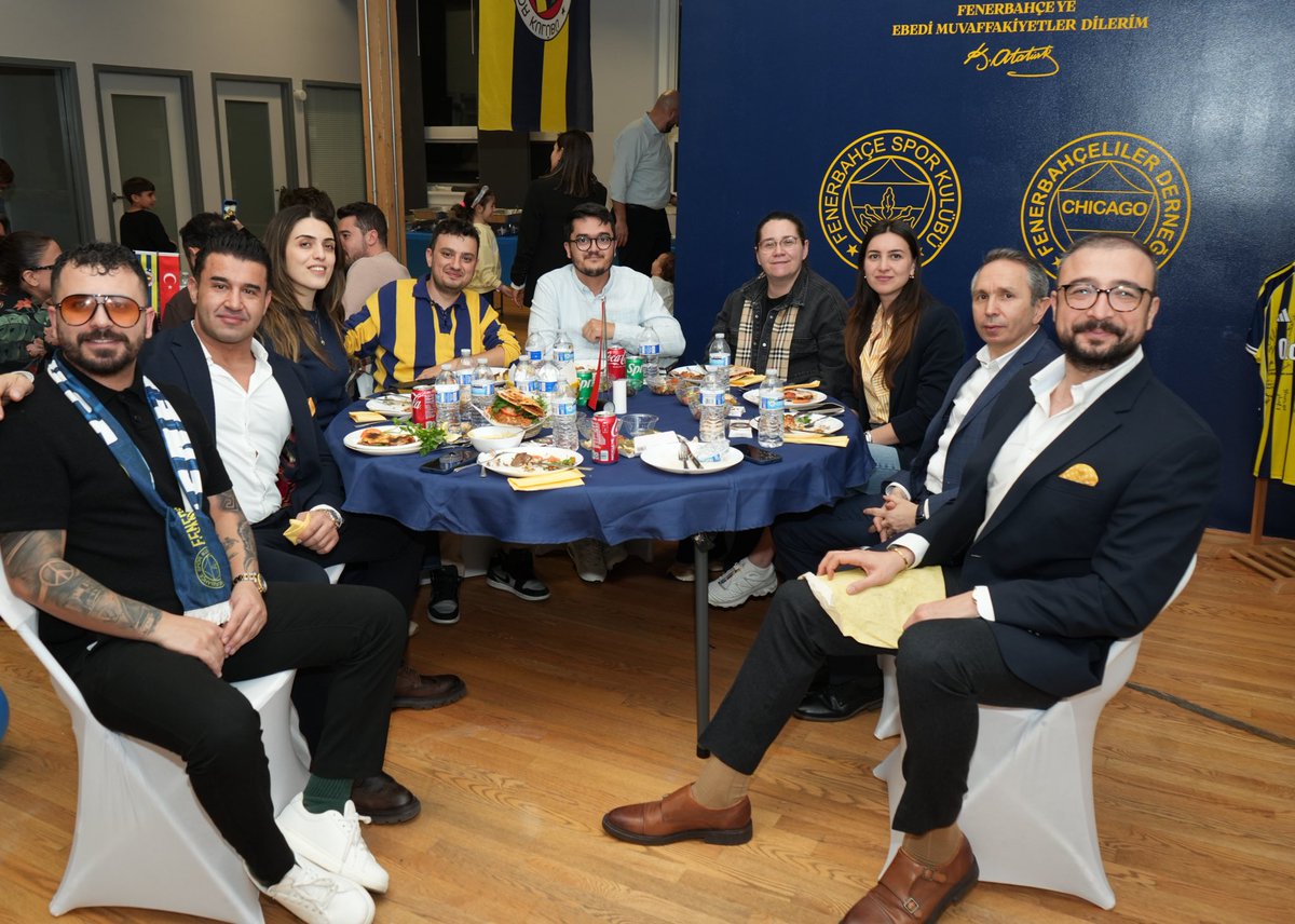 Chicago’da anlamlı ve unutulmaz bir akşam…

Chicago Fenerbahçeliler Derneği olarak düzenlediğimiz iftar organizasyonunda, Türkiye Cumhuriyeti Chicago Başkonsolosumuz Sayın Tahir Bora Atatanır'ı ve efsane basketbolcumuz Bobby Dixon'u ağırlamaktan büyük onur duyduk.

Ramazan