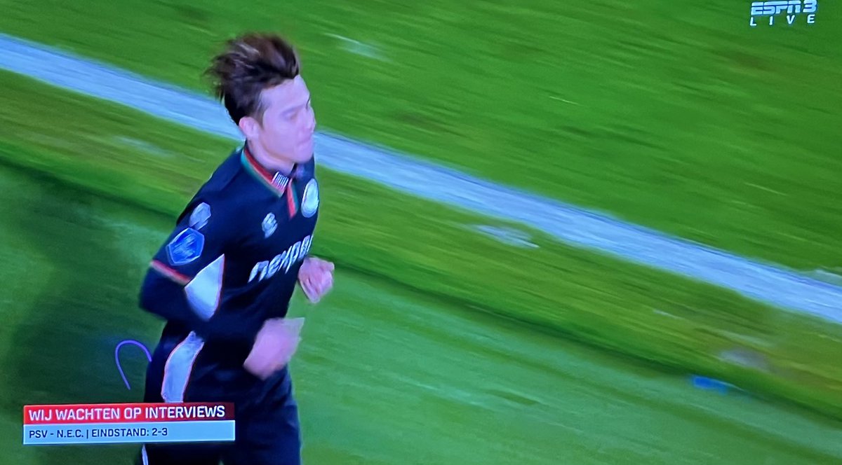 HaroldBastiaans's tweet photo. Een wijze Veerman uit Volendam beweerde ooit dat #PSV op alle posities een betere speler zou hebben. #NECpsv 3-2 en dan #psvNEC 2-3 https://t.co/ToT6xFLjcy