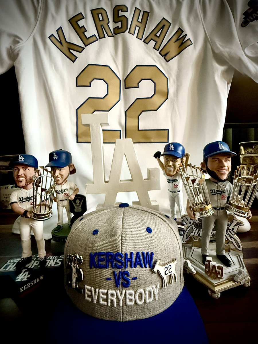 Lindsay Adams 👽 tweet media