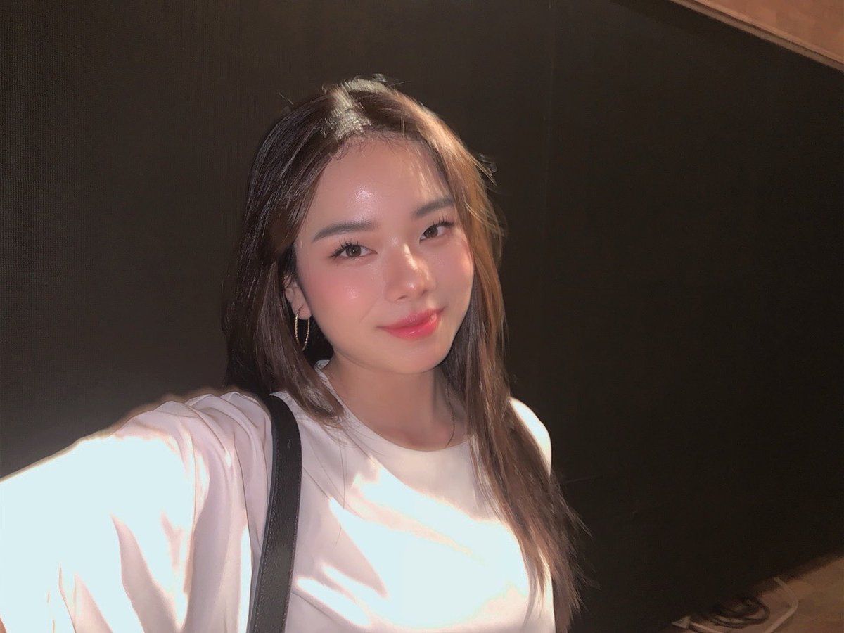 peachlullaby_'s tweet photo. makeup ku lagi bagus huhu 😻🥹 https://t.co/bntSh5vqtX