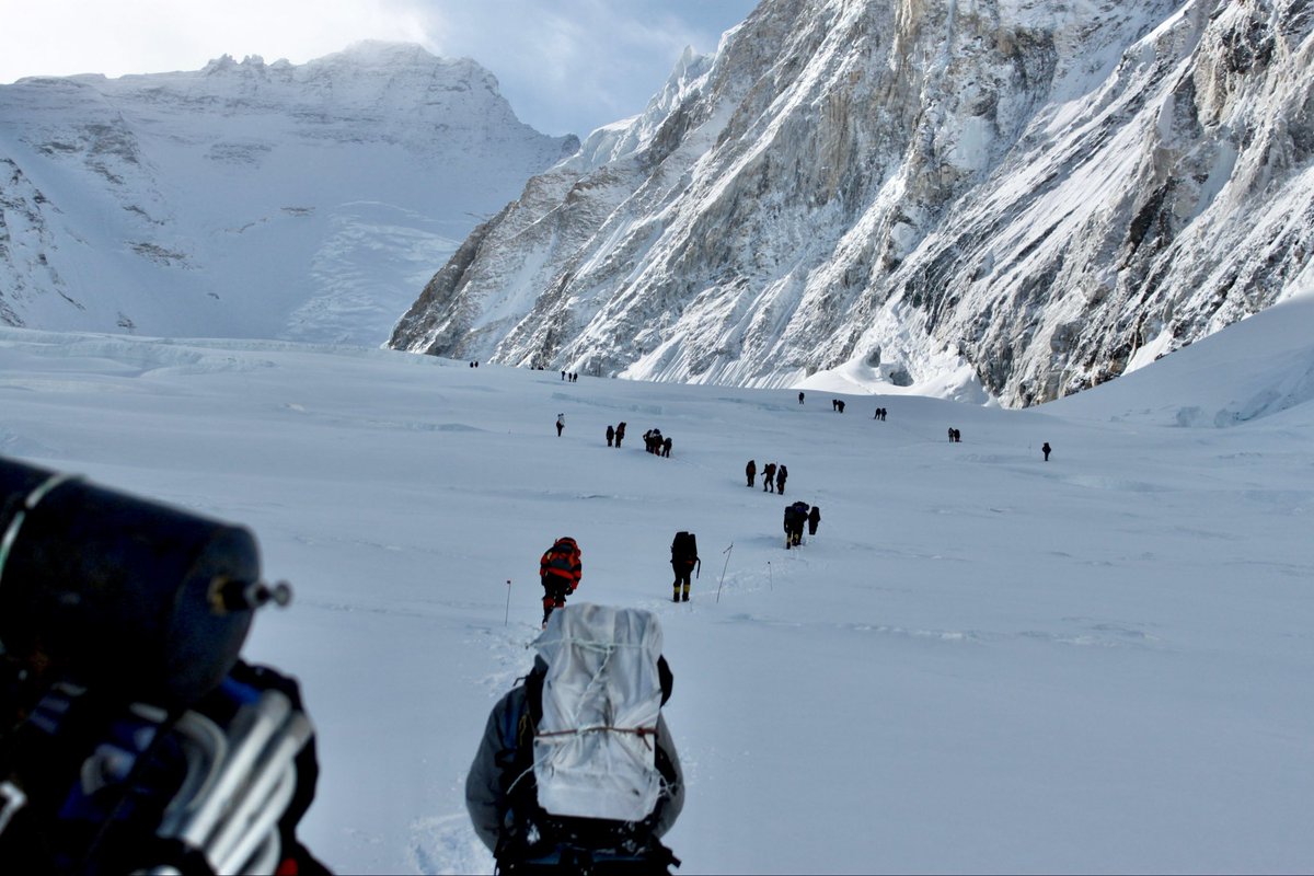 BrianCDickinson's tweet image. Room with a view at 19,000 feet. Camp 1 on Everest, sitting at the far end of the Western Cwm.

#Everest #WesternCwm #Mountaineering #ClimbHigher #MountainLife