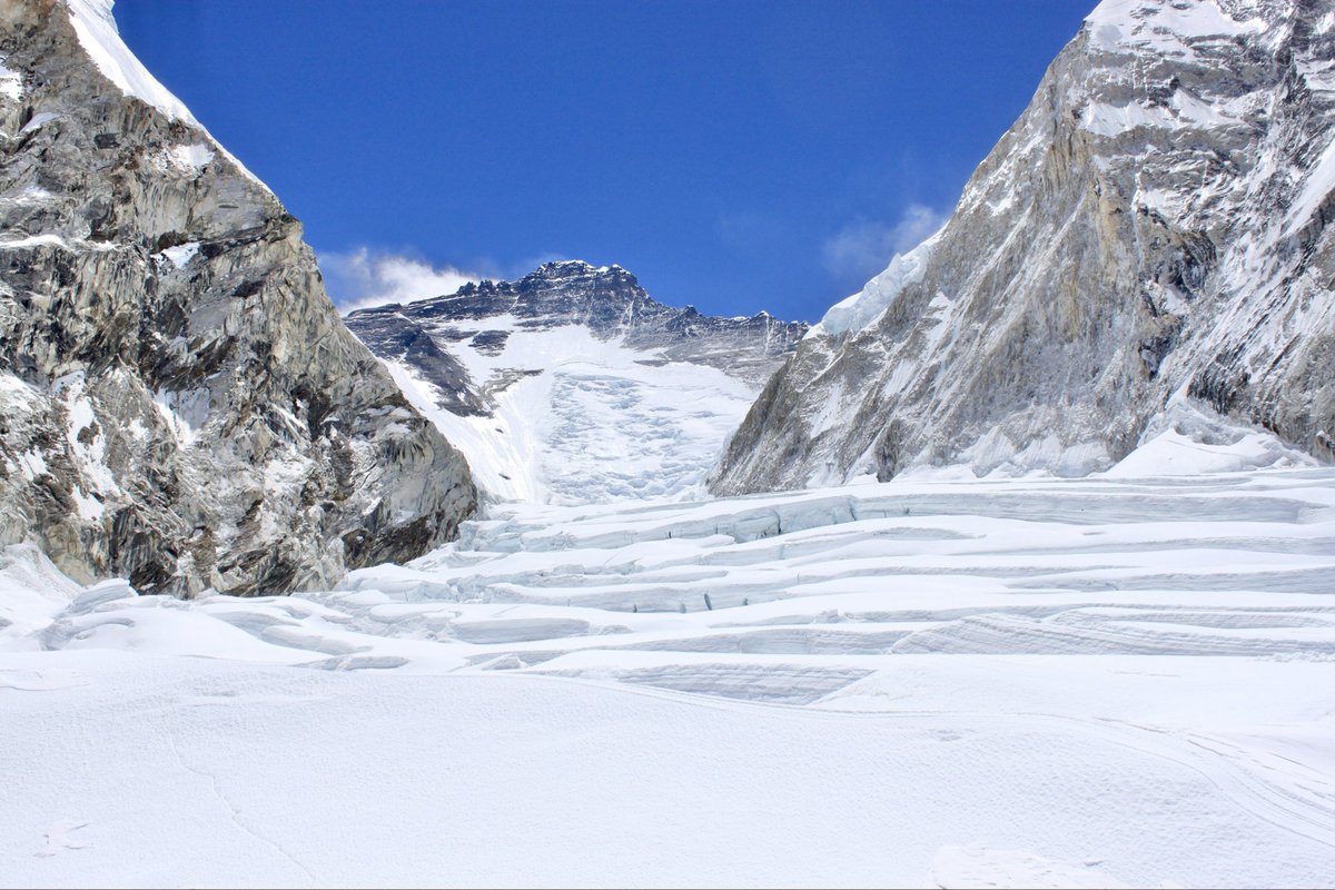 BrianCDickinson's tweet image. Room with a view at 19,000 feet. Camp 1 on Everest, sitting at the far end of the Western Cwm.

#Everest #WesternCwm #Mountaineering #ClimbHigher #MountainLife