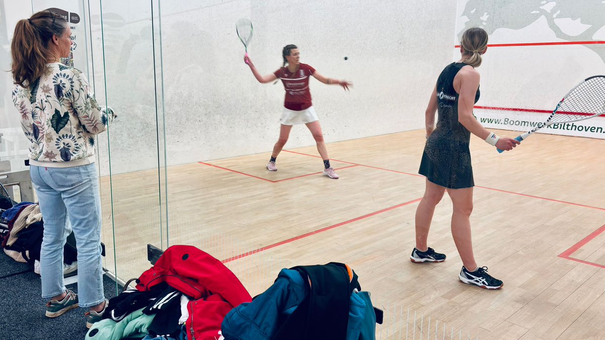 Woohoo, winst gisteravond, wel net aan! Ik dacht dat zij lager stond dan ik, maar ze stond hoger. Dus ook nog eens vette punten gepakt #squash #competitie