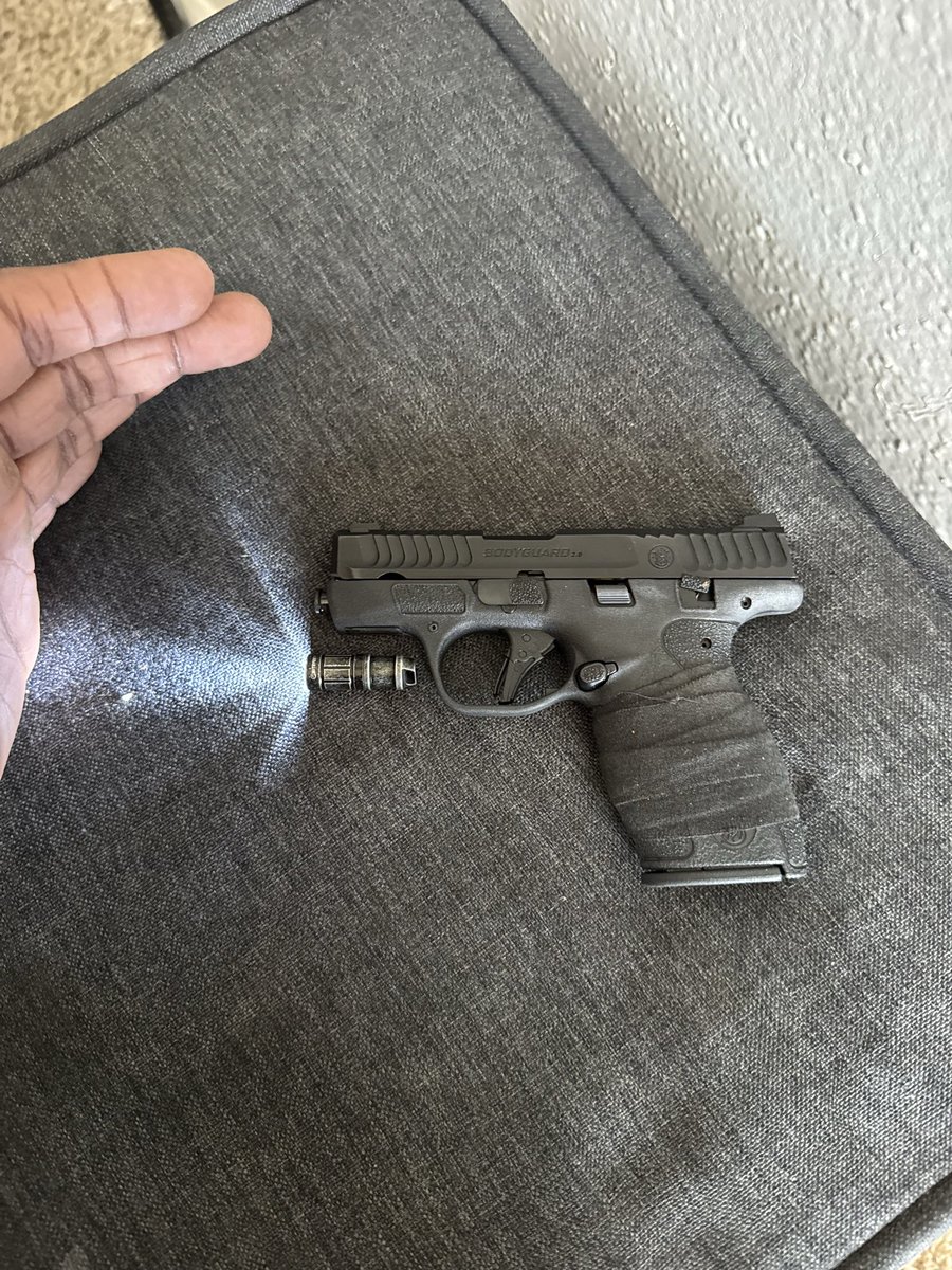 The_Winstonian's tweet photo. Somebody get @Smith_WessonInc and #nitefox on the phone! 😂 #weaponlight #smithandwesson #bodyguard2 https://t.co/JbCjotNBxq