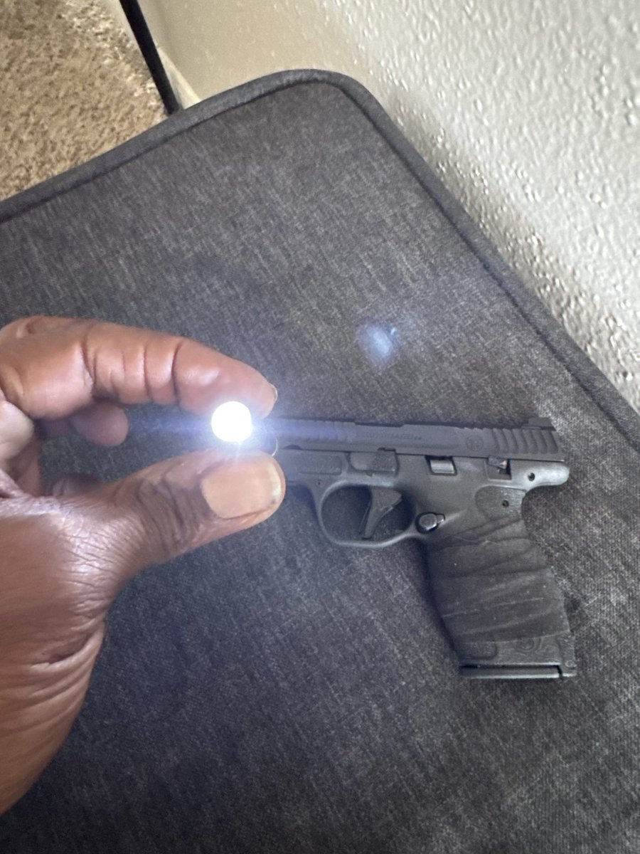 The_Winstonian's tweet photo. Somebody get @Smith_WessonInc and #nitefox on the phone! 😂 #weaponlight #smithandwesson #bodyguard2 https://t.co/JbCjotNBxq