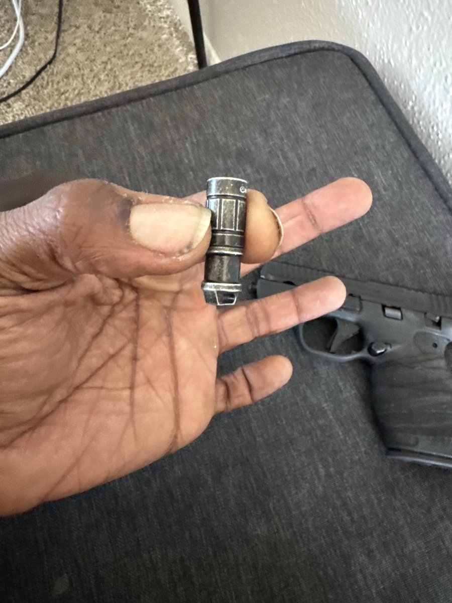 The_Winstonian's tweet photo. Somebody get @Smith_WessonInc and #nitefox on the phone! 😂 #weaponlight #smithandwesson #bodyguard2 https://t.co/JbCjotNBxq