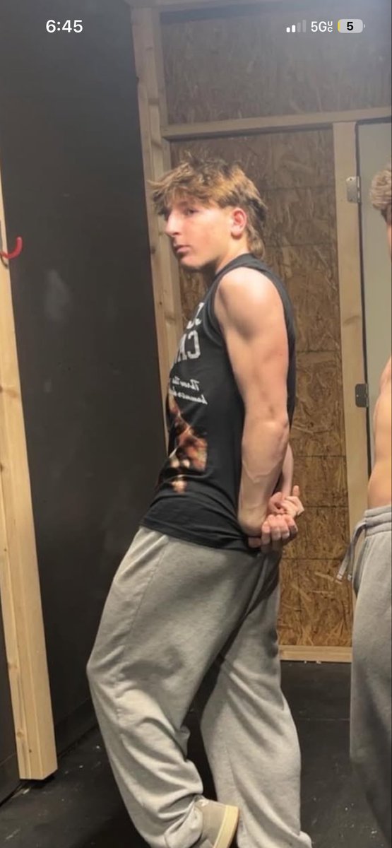 CarsonNutt5's tweet photo. Post workout, back and arms https://t.co/CF6N9R66oG