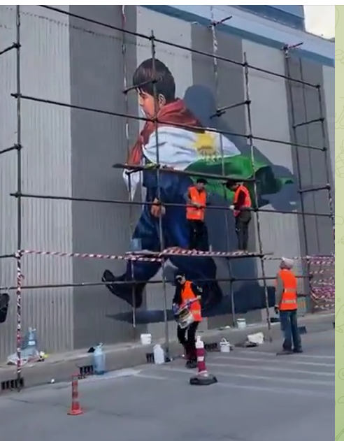kurdistannews24's tweet photo. VIDEO” “The giant image of the boy from Sulaymaniyah Kurdistan region of IRAQ , one of the symbols of solidarity with Rojava, was drawn on the place where he stepped.”

Kurd Alarm  report via  Telegram at https://t.co/XU3JU5sB0a. https://t.co/eXh7TdWpsd