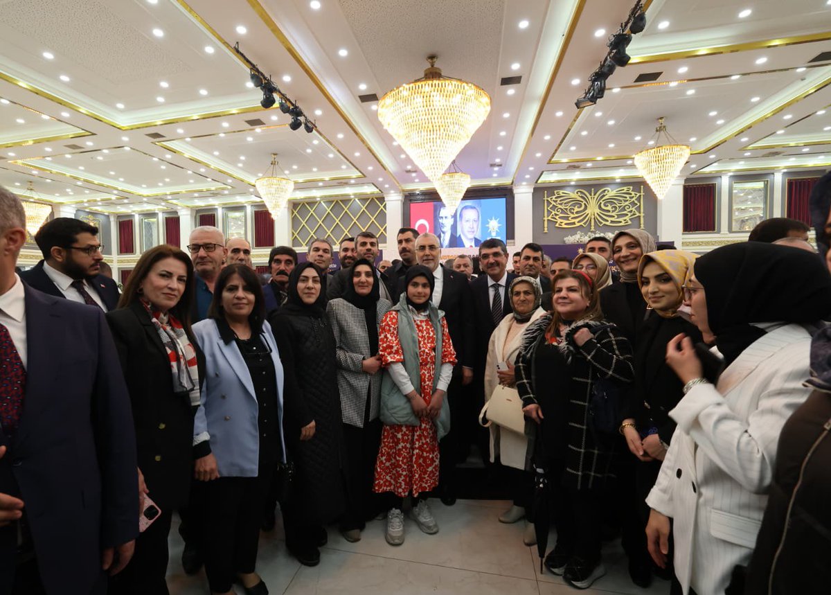 akkadin_batman's tweet photo. 📌Vefa İftarımız

Çalışma ve Sosyal Güvenlik Bakanımız Sn.
@isikhanvedat iI Milletvekilimiz Sn.
@fnasiroglu iI Başkanımız Sn.
@SansiHuseyin ve Kadın Kolları
Başkanımız Sn. @svlaksy72 katılımlarıyla
Batman AK Parti Teşkilatımızın geleneksek
Vefa İftar Programı gerçekleştirildi. https://t.co/Ayg7gThQzm
