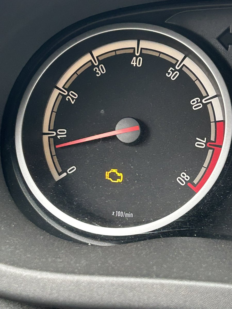 Als wären die Spritpreise nicht genug…. 
Irgendwer Tipps? 
Glaubt ihr Edding oder Panzertape hält besser xD