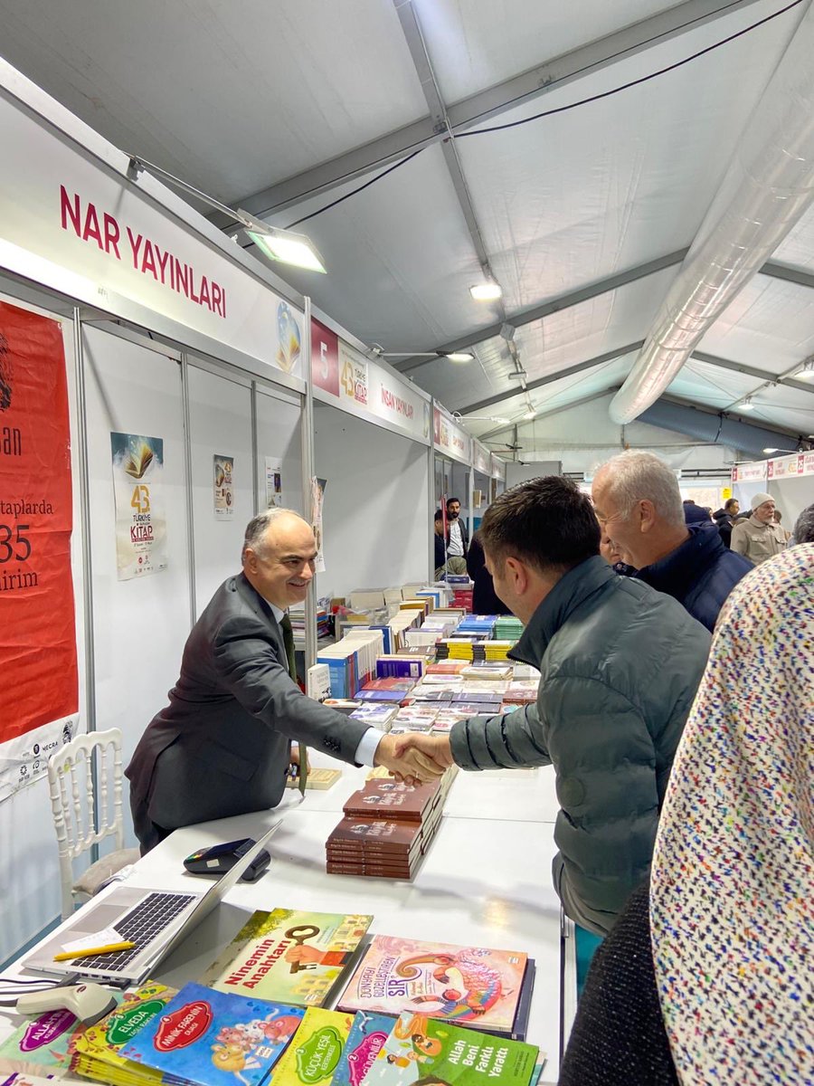insankitap's tweet photo. 43. Türkiye Kitap ve Kültür Fuarı kapsamında yazarımız Cevdet Kılıç okurlarıyla bir araya geldi.

📍Hacı Bayrâm-ı Velî Camii, Ankara https://t.co/B4TjsTq6GW