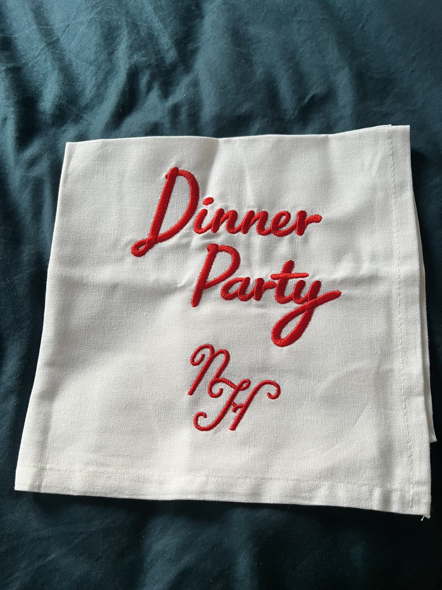 Coming out of twitter retirement to share that today I stumbled across Niall’s team secretly filming promo / mv related content by the London eye. They were interviewing people about their relationship in a Dinner Party set up 👀