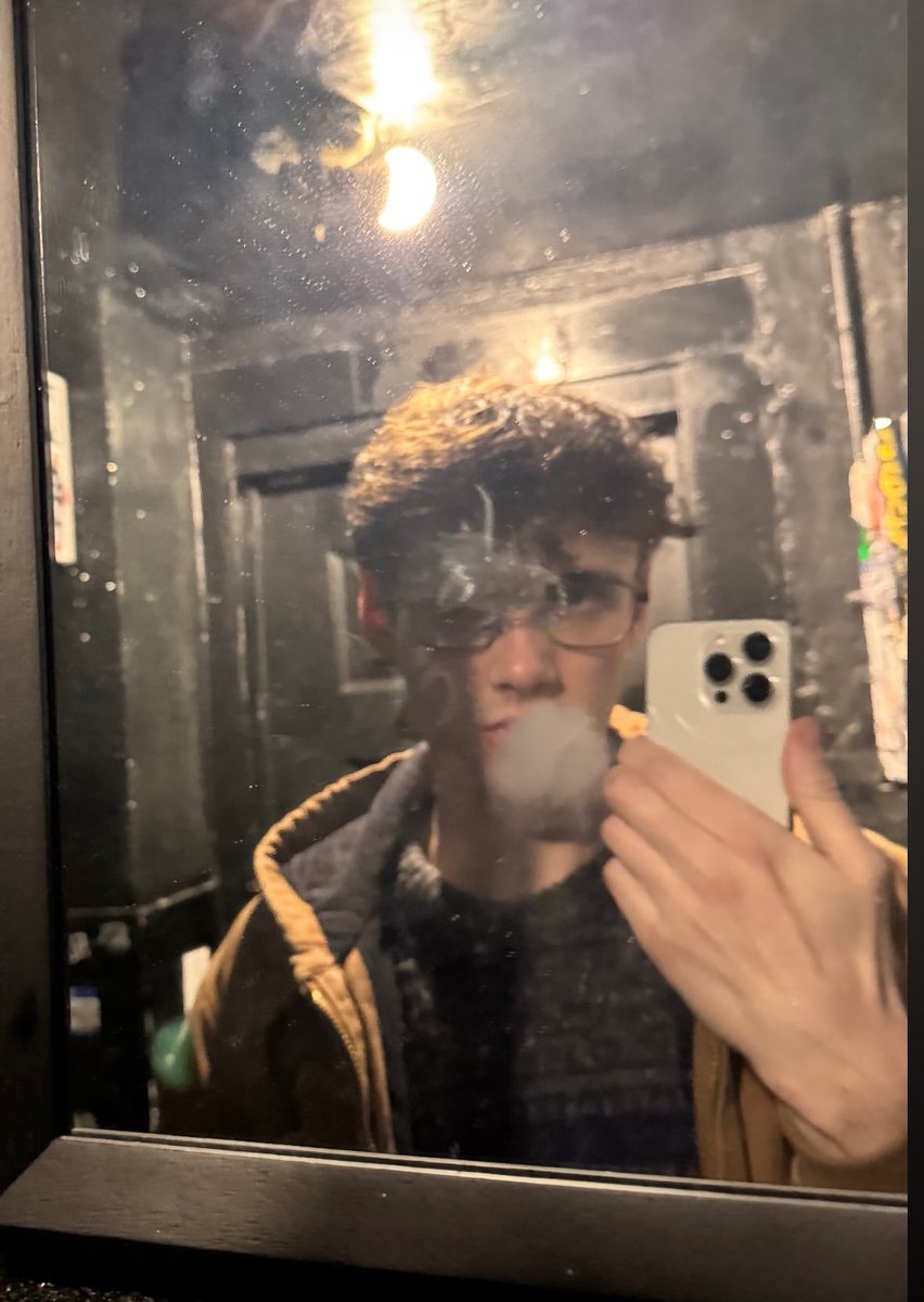 we love dirty mirror selfies😍😍