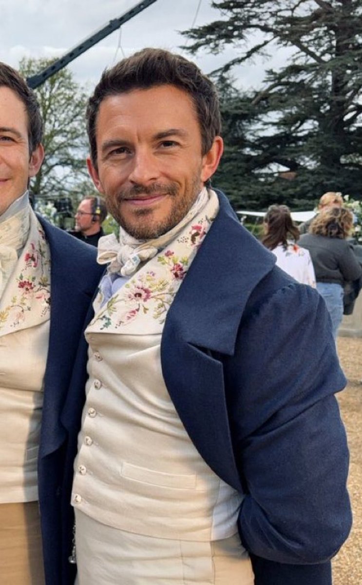 ✨ jonathan bailey lovebot ✨ tweet media