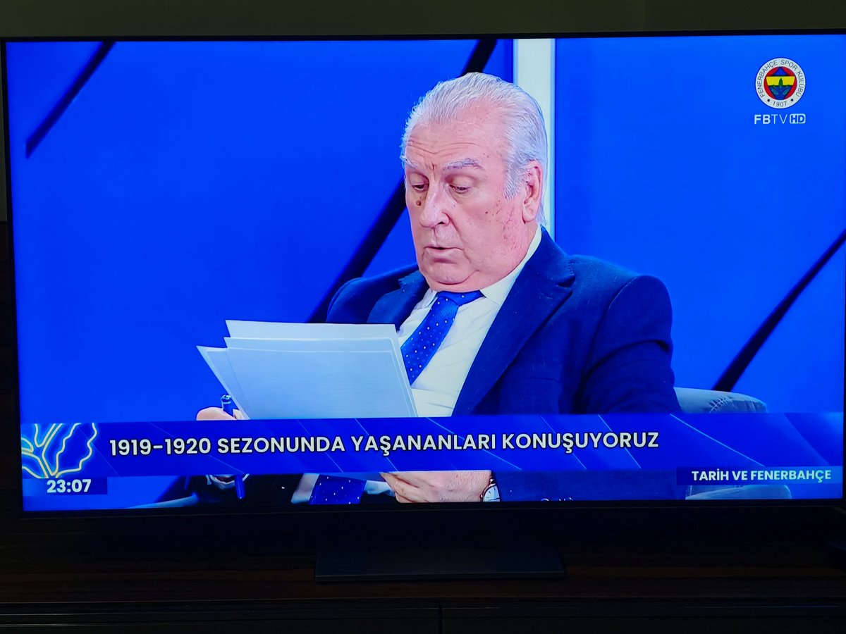 AlperBlnz's tweet photo. Puan farkı olmuş 7... Yaptıkları yayına bak... Penguen belgeseli yok muydu? #galatasaray https://t.co/TtAGasG088