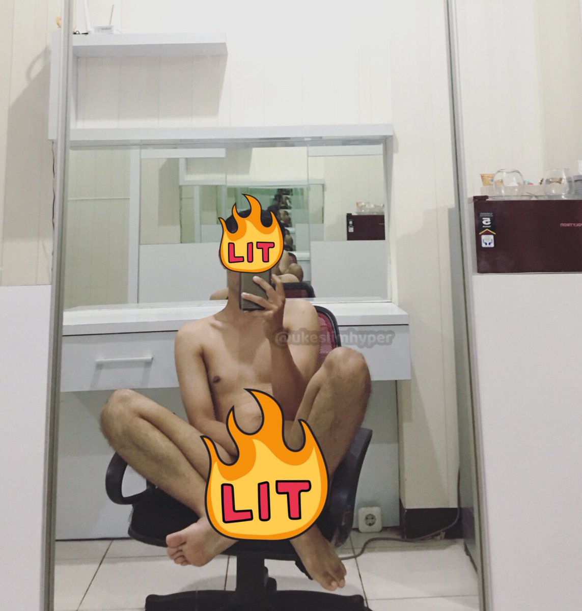 ukeslimhyper tweet media