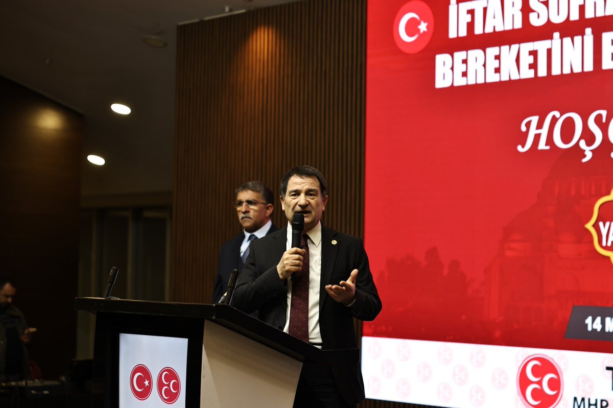 ifarukaksu's tweet photo. MYK Üyemiz Sn. @busracintr, Sn Taşkın Özdemir, 3. Bölge Başkanımız Sn. Ahmet Ali Aydın, Arnavutköy İlçe Başkanlığımızın İftar programında Arnavutköylü hemşerilerimiz ve dava arkadaşlarımızla bir araya geldik. @_MHPistanbul_ https://t.co/XkptZyV7VC