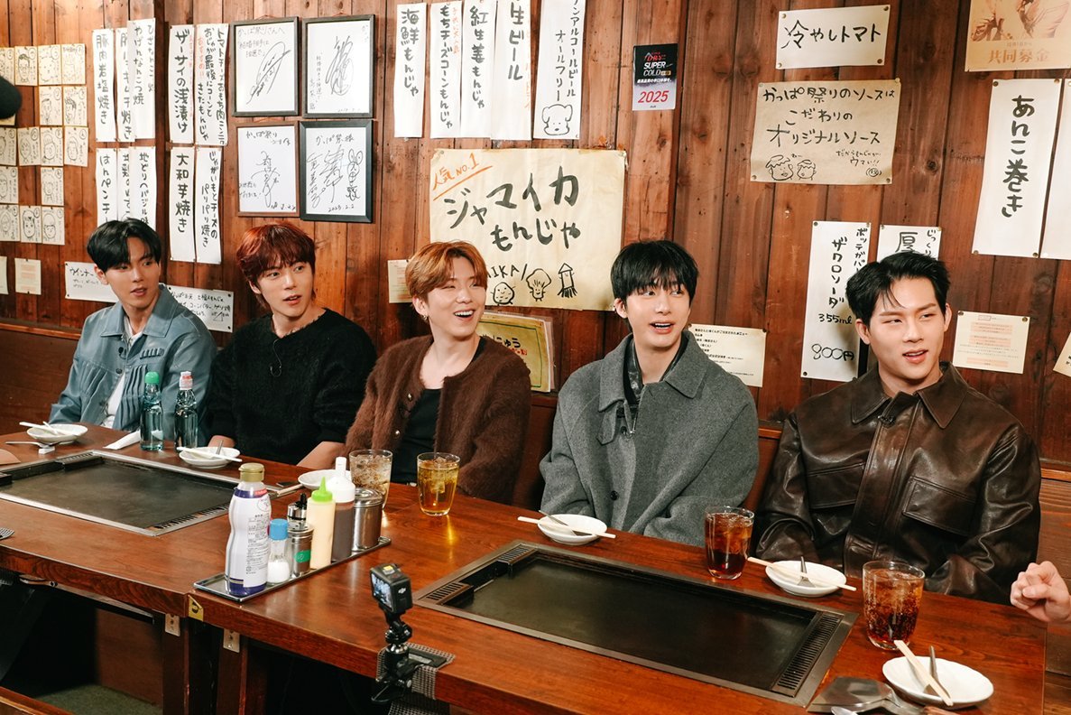 go5xrae's tweet photo. After waiting for so long finally our trip to Asakusa were revealed.
Enjoying premium tea, making monjayaki with special guide, Kenta!

🔗https://t.co/nMtnk5KYfc https://t.co/CiWq96H285