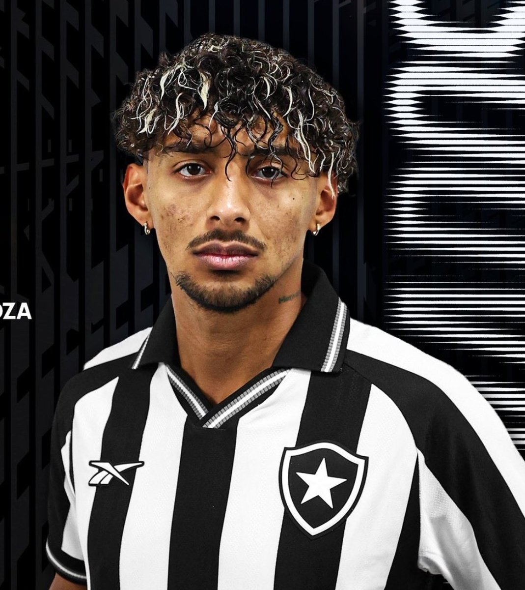 ClaudioMacedo's tweet photo. Se a gente depender da energia desse malandro pra dar um levante no Botafogo, tamo perdido. https://t.co/fCKeRn8U5B