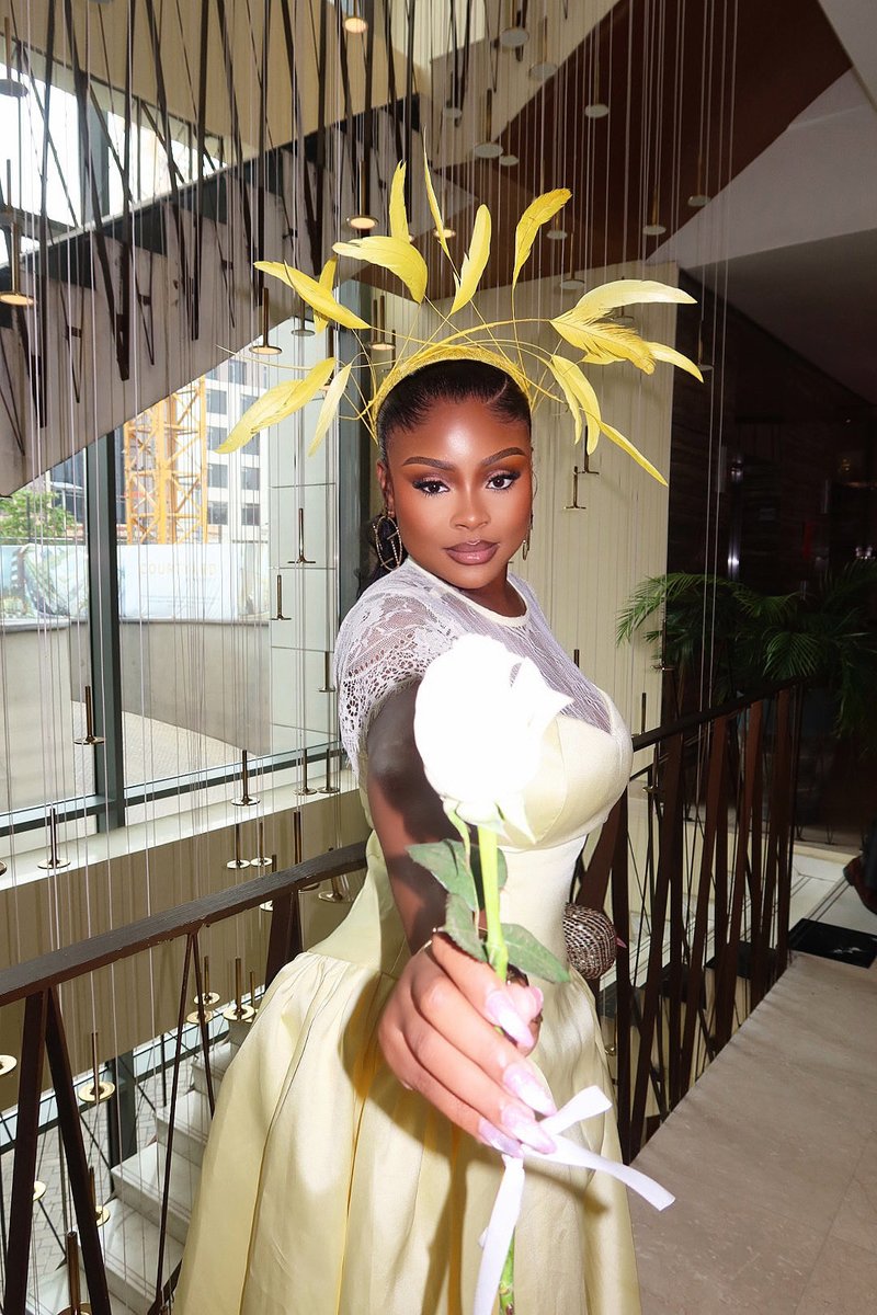 virtuousii's tweet photo. Bridesmaid duties for #meetthedapsons 🤭 https://t.co/YbRhp2PCkz