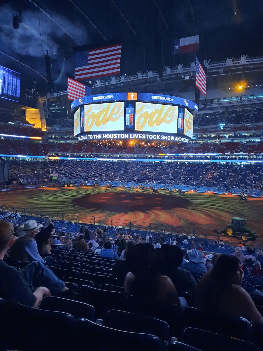 Melrc1971's tweet image. I'm here! Can't wait!🎟🏟🎶💃🥰❤️ #KellyClarkson #MyGirl #March14th #RodeoHouston