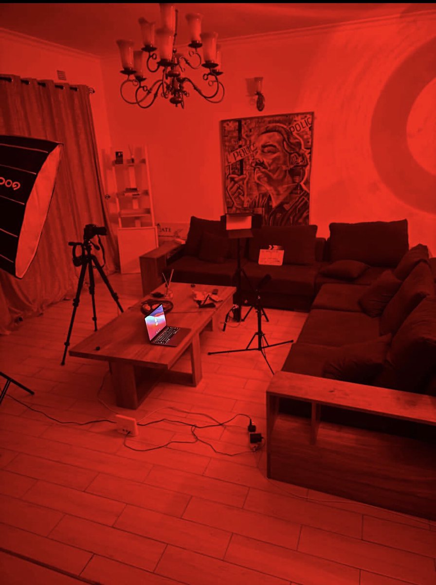 ZeebloonA92570's tweet image. No hate it’s all about the #mofe come inside