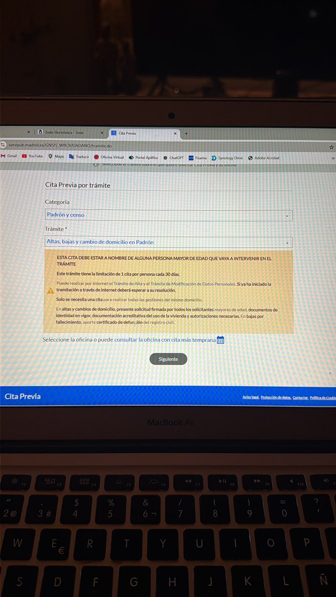 Ledsma's tweet photo. Es una #pena lo mal que funciona @Lineamadrid Llevo un mes Iara empadronarme en mi nueva dirección y es imposible. Nos gastamos el dinero de los contribuyentes en cambiar el logo y supuestamente mejorar la web pero no se mejora nada más https://t.co/L8MdLg2ImA