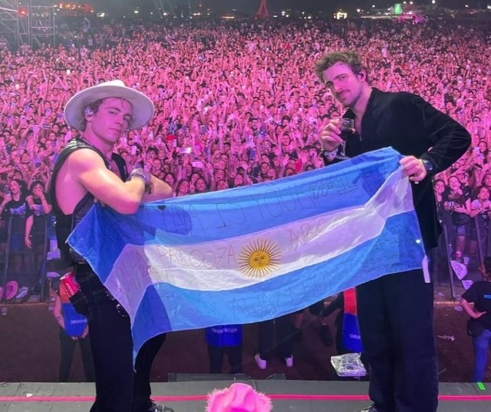 BEF0REITENDS's tweet photo. hoy es sábado de lolla pero no ESE sábado de lolla https://t.co/Kv0YRKWnYN