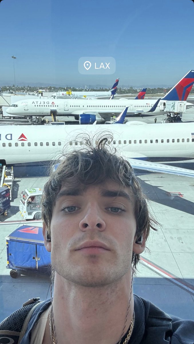 JoshBTeam's tweet photo. Lós Angeles? 👀

Josh Beauchamp Ig Stories. https://t.co/SJg93Y40Xt