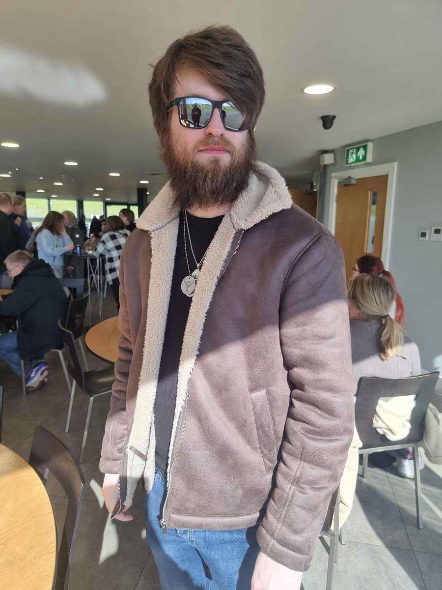 BeepBackBave tweet media