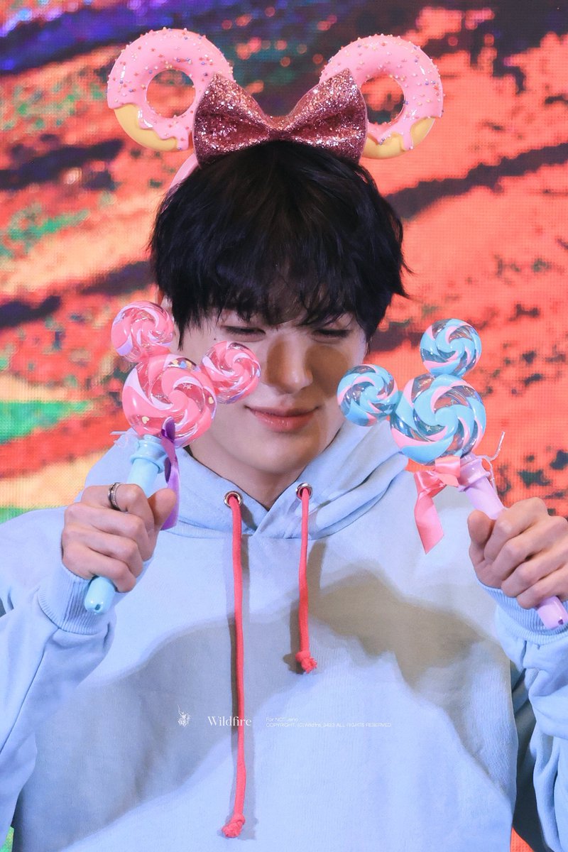 앙💕 제노 애굣살 넘 예쁨