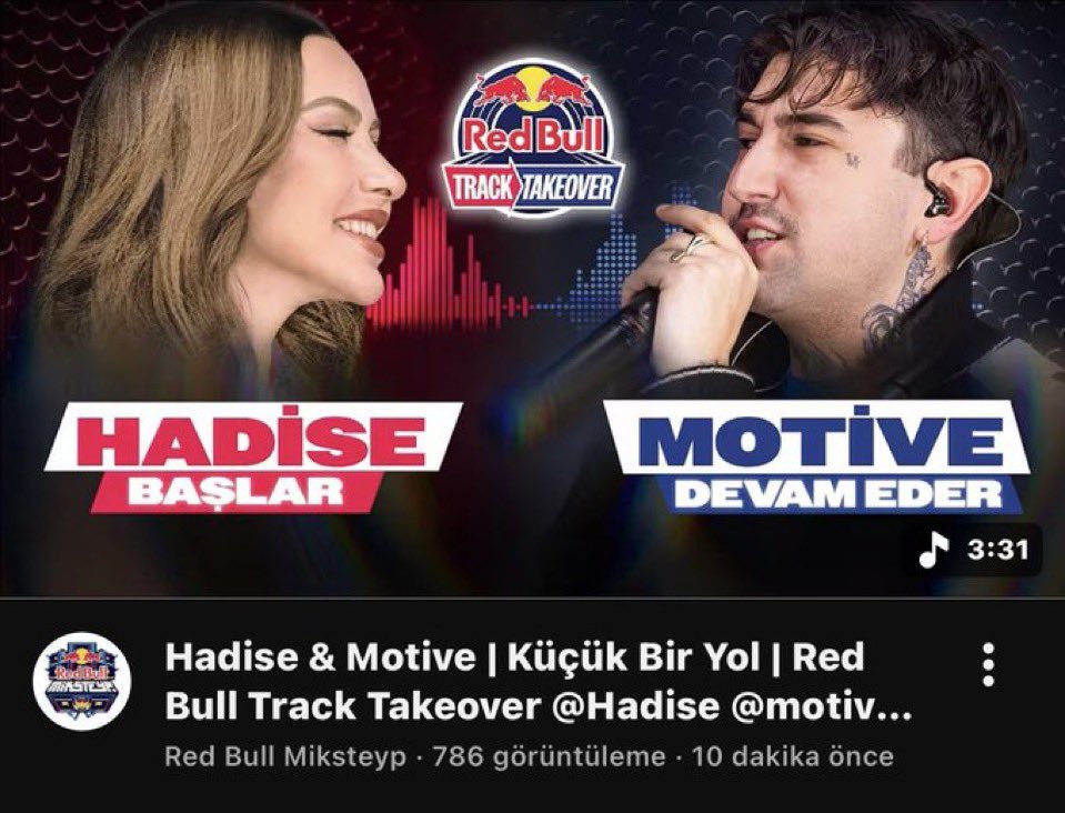 dikkatli bakarsanız ikisinin de yanakları kıpkırmızı