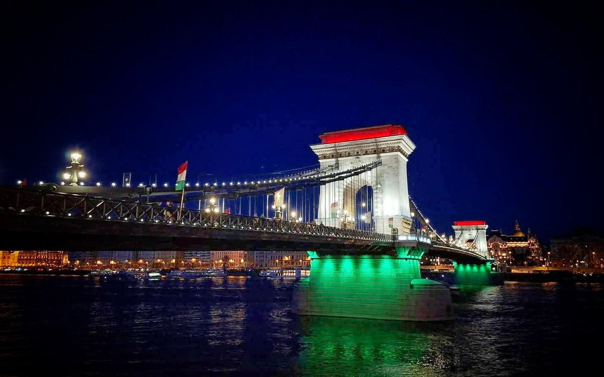BalazsOrban_HU's tweet photo. 🇭🇺 On the eve of the anniversary of the outbreak of the 1848 Hungarian War of Independence, the Széchenyi Chain Bridge in Budapest is illuminated in the colors of the Hungarian national tricolour.

Tomorrow, the largest Peace March in our history is expected in Budapest. Hungarians will send a clear message:

Hungary stands for peace — and we will not allow anyone to force us into their war‼️