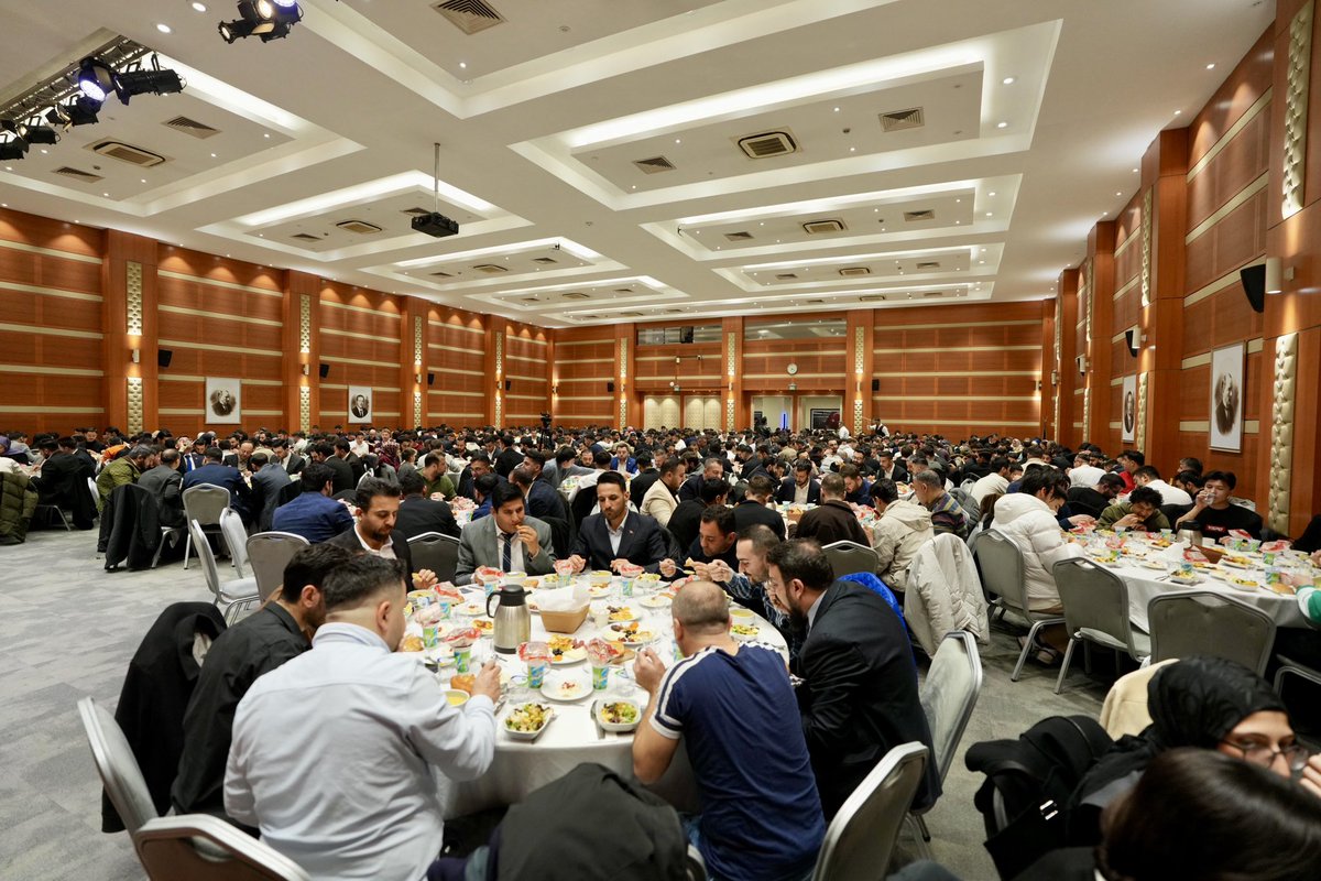nevzatyucetr's tweet photo. 📍AK Parti İstanbul İl Başkanlığı 

Gençlik Kolları Genel Başkan Yardımcımız Sayın Abdullah Uçan ve İl Başkan Yardımcımız Sayın Mehmet Emin Özkaya’nın katılımlarıyla, hemşehri derneklerimizin Gençlik Kolları başkanlarıyla iftar sofrasında buluştuk.

Birliğimizi ve dayanışmamızı güçlendiren bu güzel akşam için kıymetli misafirlerimize teşekkür ediyorum.