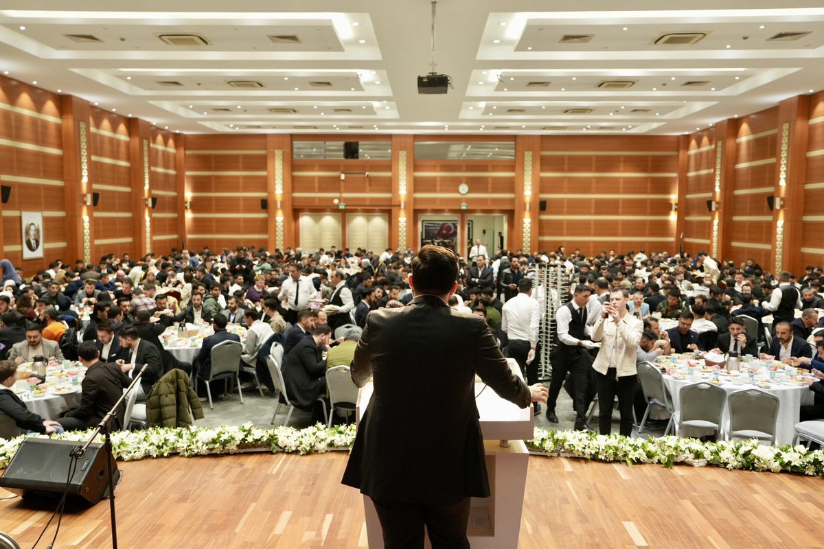 📍AK Parti İstanbul İl Başkanlığı 

Gençlik Kolları Genel Başkan Yardımcımız Sayın Abdullah Uçan ve İl Başkan Yardımcımız Sayın Mehmet Emin Özkaya’nın katılımlarıyla, hemşehri derneklerimizin Gençlik Kolları başkanlarıyla iftar sofrasında buluştuk.

Birliğimizi ve dayanışmamızı