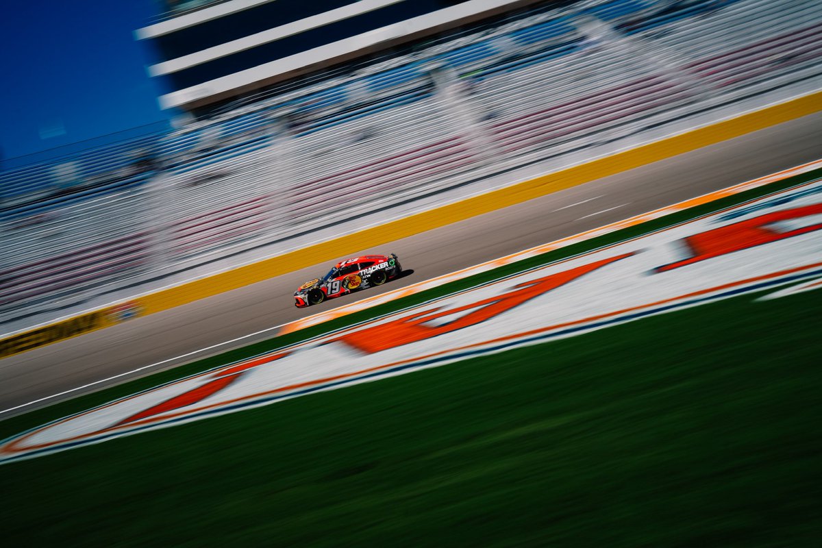 Here’s how the Cup guys will line up for tomorrow’s race <a href="/LVMotorSpeedway/">Las Vegas Motor Speedway</a> 

P1 - <a href="/CBellRacing/">Christopher Bell</a> 
P2 - <a href="/dennyhamlin/">Denny Hamlin</a> 
P3 - <a href="/TyGibbs/">Ty Gibbs</a> 
P18 - <a href="/chasebriscoe/">Chase Briscoe</a> 

#TeamToyota