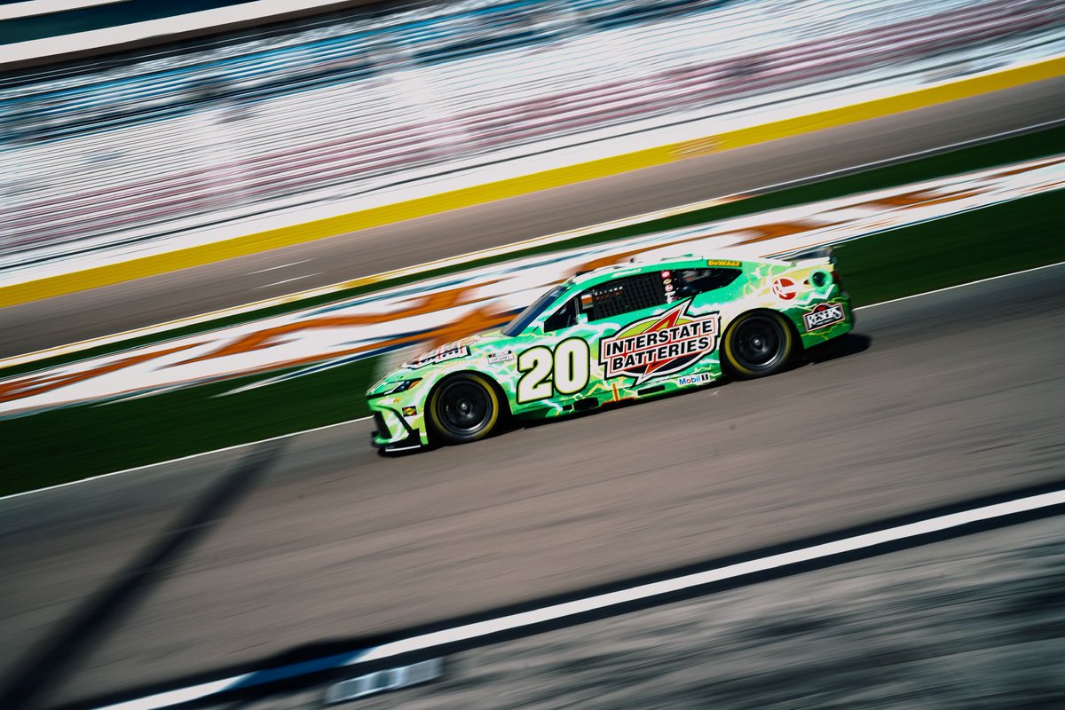 JoeGibbsRacing's tweet photo. Here’s how the Cup guys will line up for tomorrow’s race @LVMotorSpeedway 

P1 - @CBellRacing 
P2 - @dennyhamlin 
P3 - @TyGibbs 
P18 - @chasebriscoe 

#TeamToyota https://t.co/I6DdAFu0ax