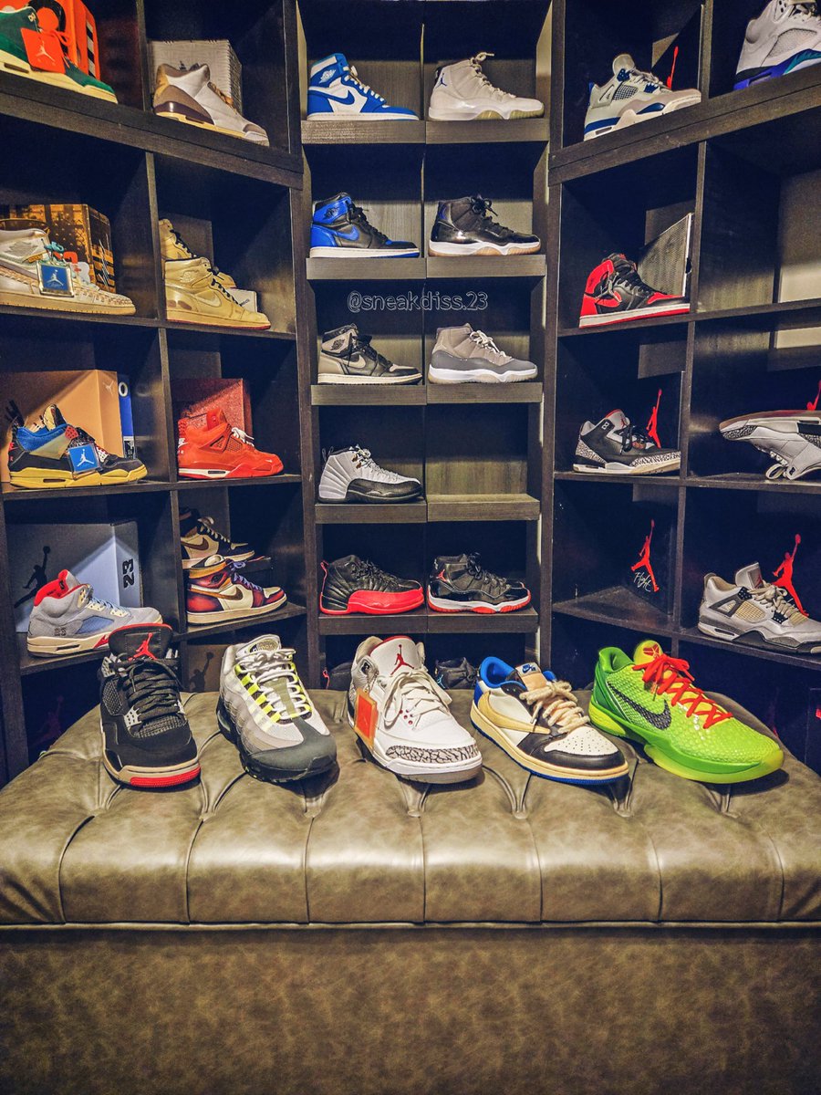 ImSpense's tweet photo. If I was given an ultimatum to leave my home and I could only take 5 sneakers, it would be these. What's your emergency 5? #kicks #sneakers #sneakerhead #sneakerheads #sneakerfiles #sneakerfashion https://t.co/bmXaQtNctx