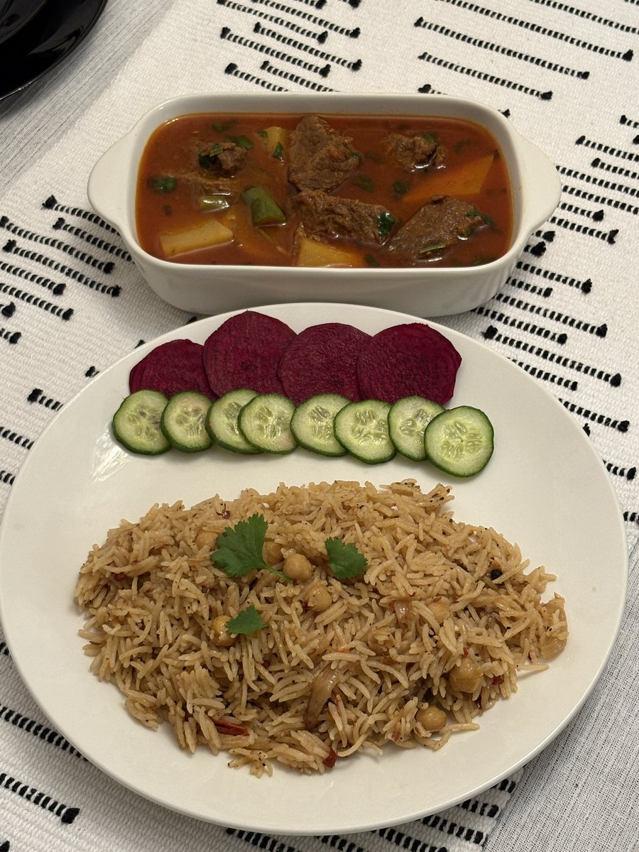 Monaafaraz's tweet image. Show ur cooking skills.