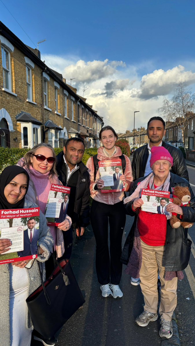 LarisaZilickaja's tweet photo. Canvassing in the sunshine today across three wards - Maryland, Canning Town North and Forest Gate North โ๏ธ๐น
Proud and happy to be part of such an amazing Labour Party team โ full of energy, dedication, and commitment to Newham.
#NewhamLabour๐น๐น๐น https://t.co/I7EaakOk0h