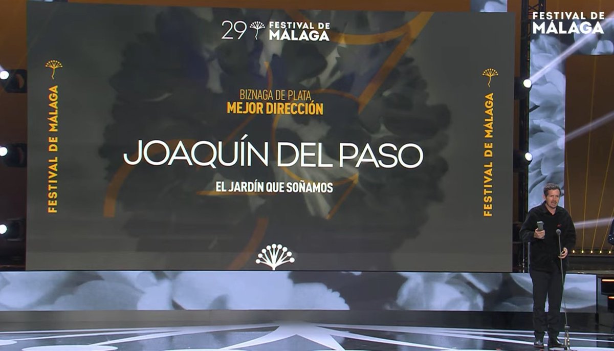 _daaniroviraa's tweet photo. @festivalmalaga @SolitaFilms @ElasticaFilms @elpais_espana @Avaloncine @SagaFilm Biznaga de plata a la mejor dirección: Joaquín del Paso por El jardín que soñamos.
#29FestivalMálaga https://t.co/EXn2cWrS7g