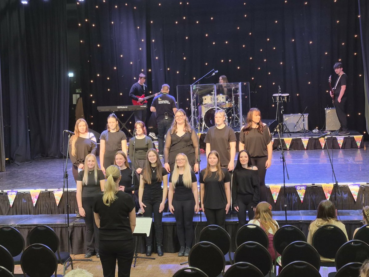 MiddlecottMusic's tweet photo. An amazing evening session @musicforyouth hosted by @LMSlincsmusic So proud of our @TMAkirton Academy Choir and Rock Band 🎸 🎤 🥁 https://t.co/KYFzyu6bVN