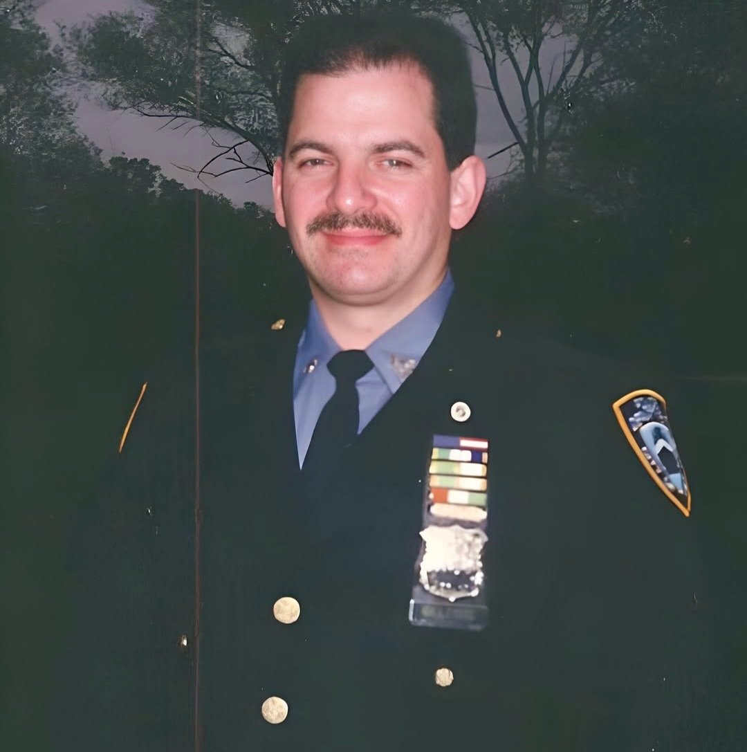 We honor and remember our fallen..
Police Officer Kevin Gillespie, Street Crime Unit, murdered this day 30 years ago while confronting an armed carjacker on the Grand Concourse in the Bronx, NY.
FIDELIS AD MORTEM