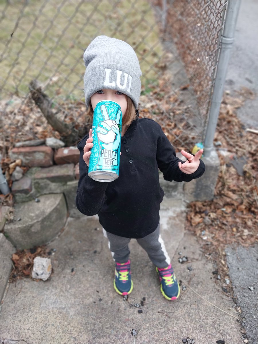 Cryptogodlui's tweet image. The #LUI Hoodie is 🔥 but the Beanie so swaggy!! 💚