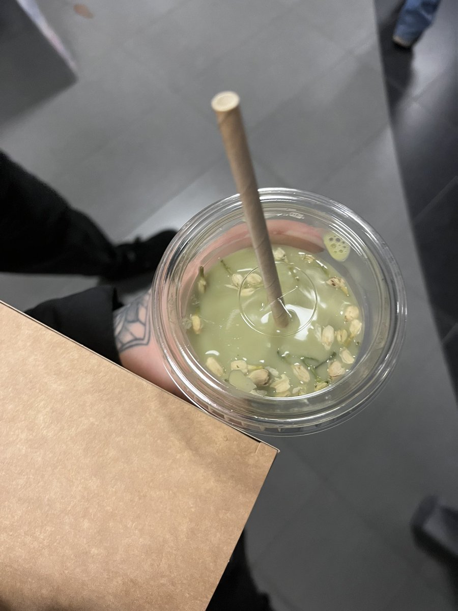 _asiczka_'s tweet photo. Ale pysznie było na Festiwalu Azjatyckim 🍡 Pierwszy raz jadłam corndoga (bo mieli z kiełbaską z soczewicy) https://t.co/AciwjSzgYA
