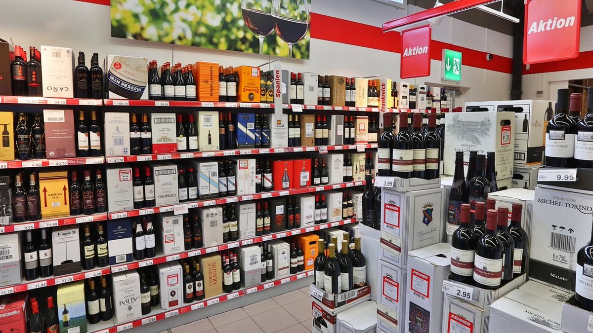 PaulTrismuth's tweet photo. @Rainmaker1973 Migros sells alcohol through Denner, a major chain of stores they acquired, whose alcohol section regularly occupies a third of the shop.

Migrolino, their chain of roadside shops, also sells alcohol.

🇨🇭 #Migros #Denner #Migrolino
#Switzerland #Suisse #Alcohol https://t.co/VBRKYiOucx